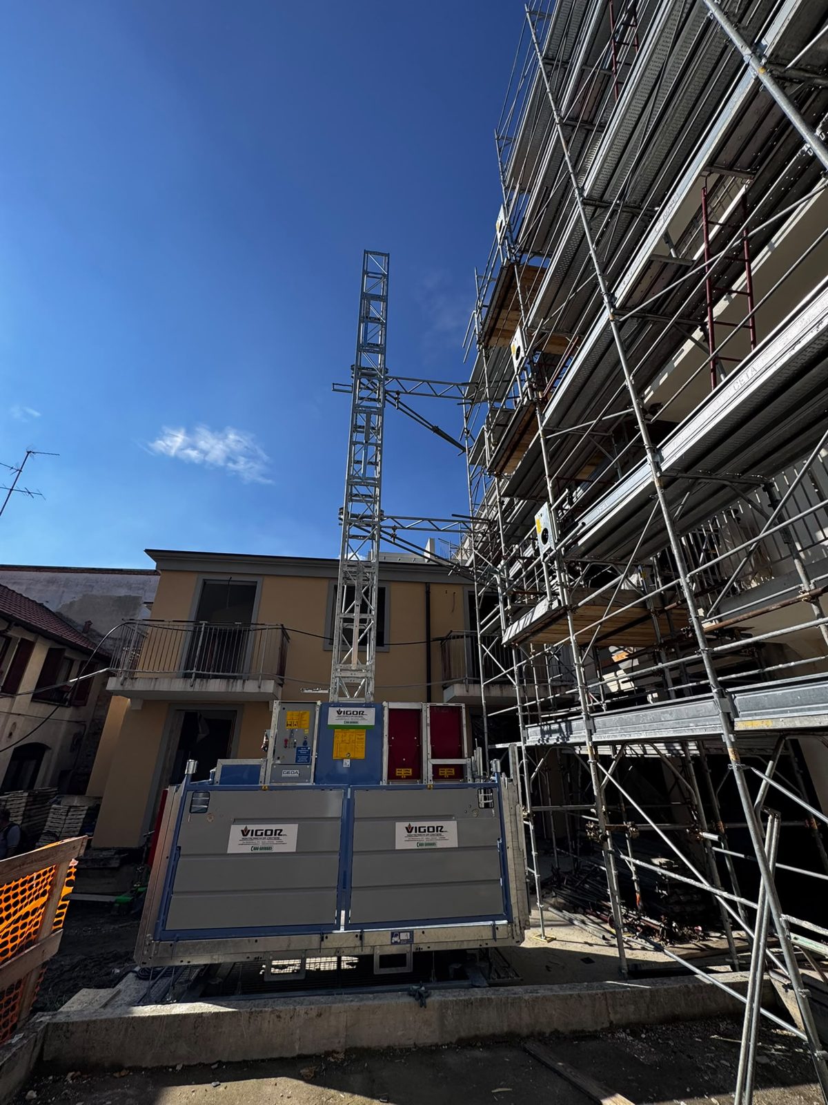 Montacarichi Geda 1200 Z/ZP installato in cantiere Montacarichi Geda 1200 Z/ZP installato in cantiere